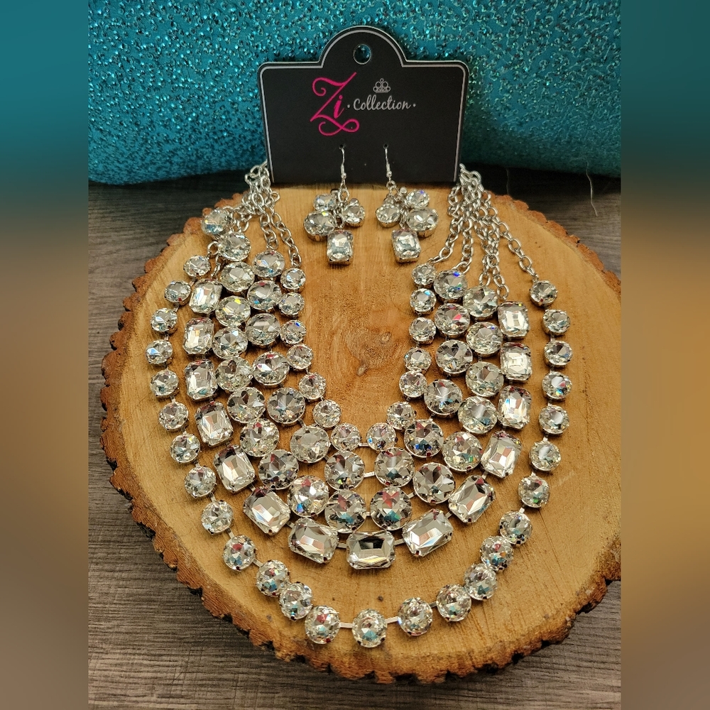 BEAUTIFUL SILVER RHINESTONE STATEMENT PIECE